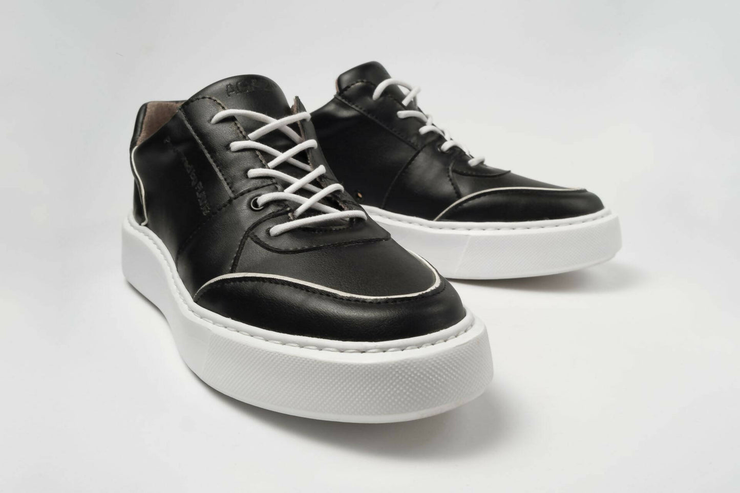 EMI low sneakers black & white