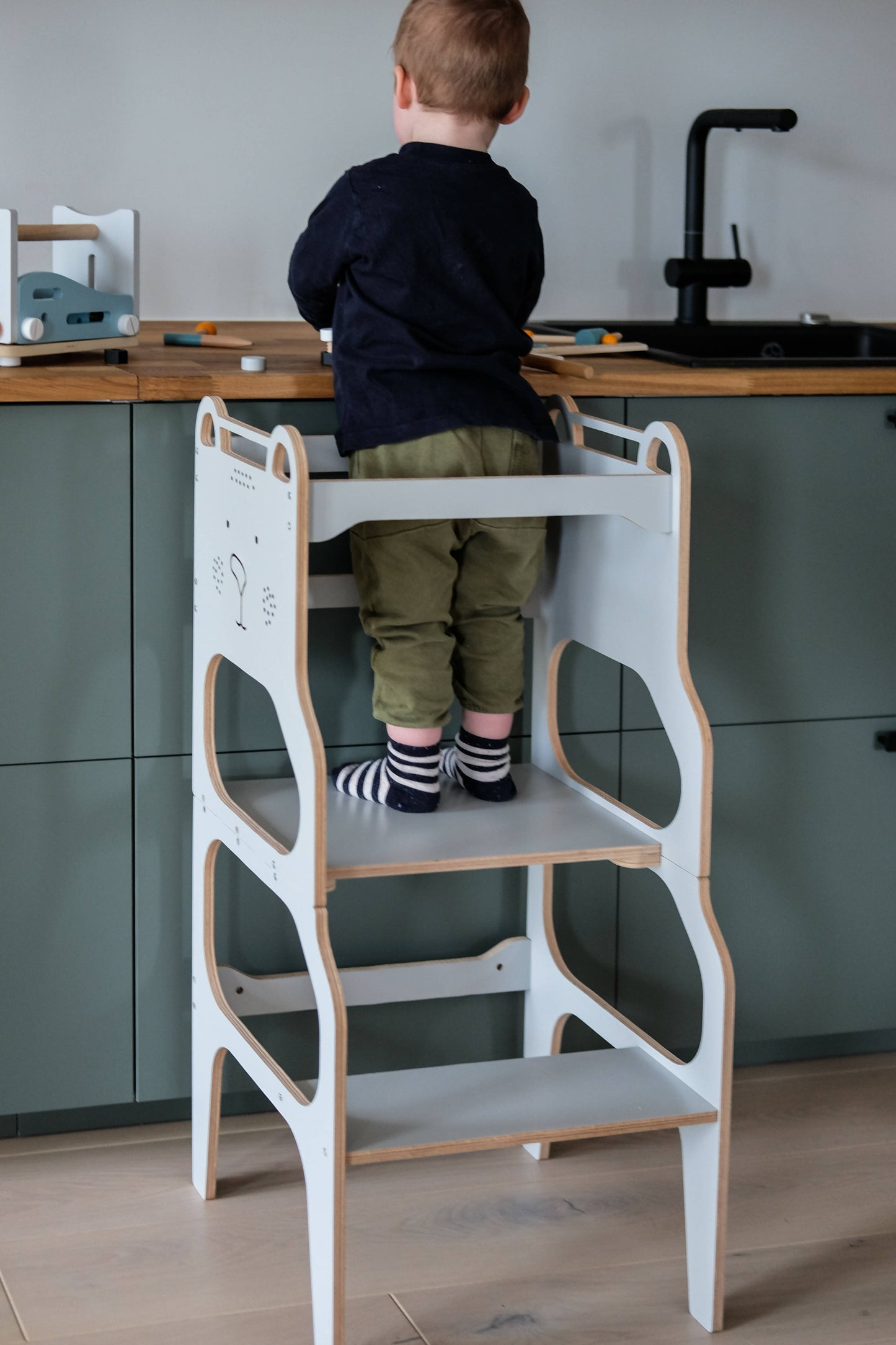 TEDDY LEARNING TOWER – TABLE AND CHAIR